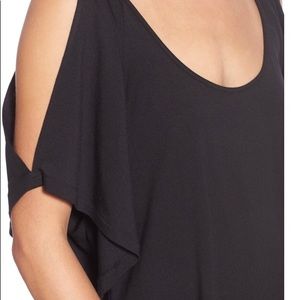 Amour Vert Cold Shoulder Top